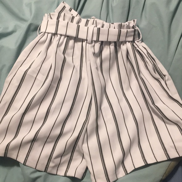 White stripped shorts - Picture 2 of 2